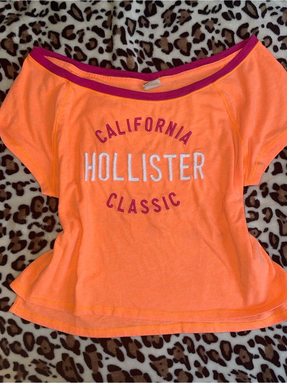 ♡ Hollister Cropped Tee